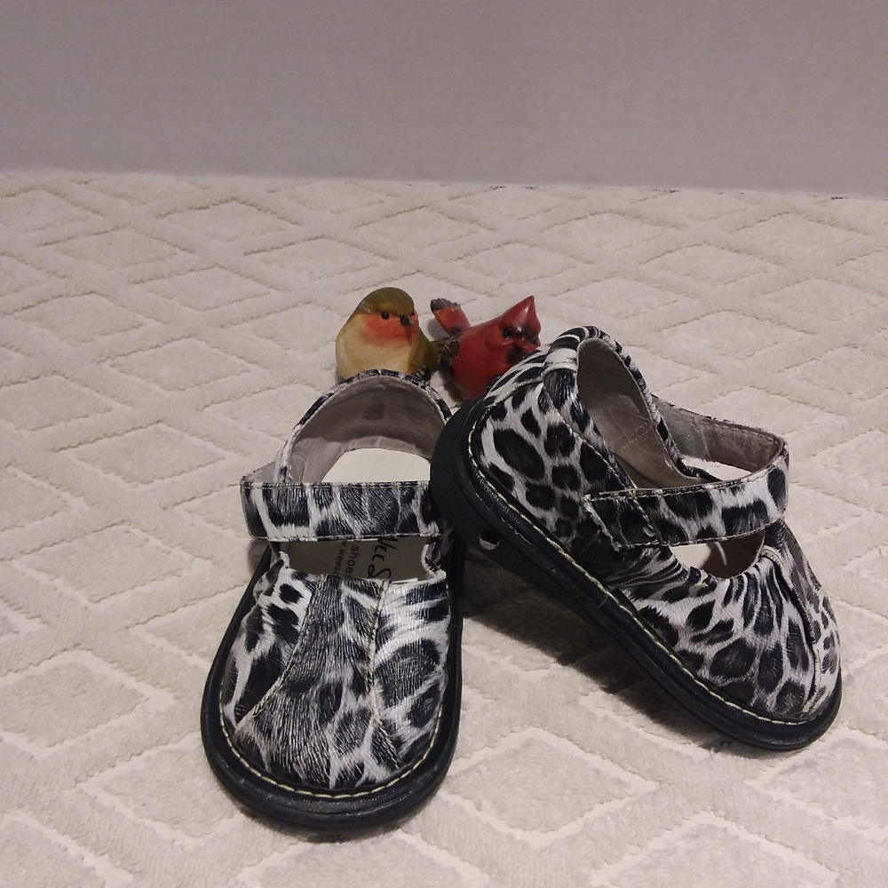 Cute leopard pattern shoes
